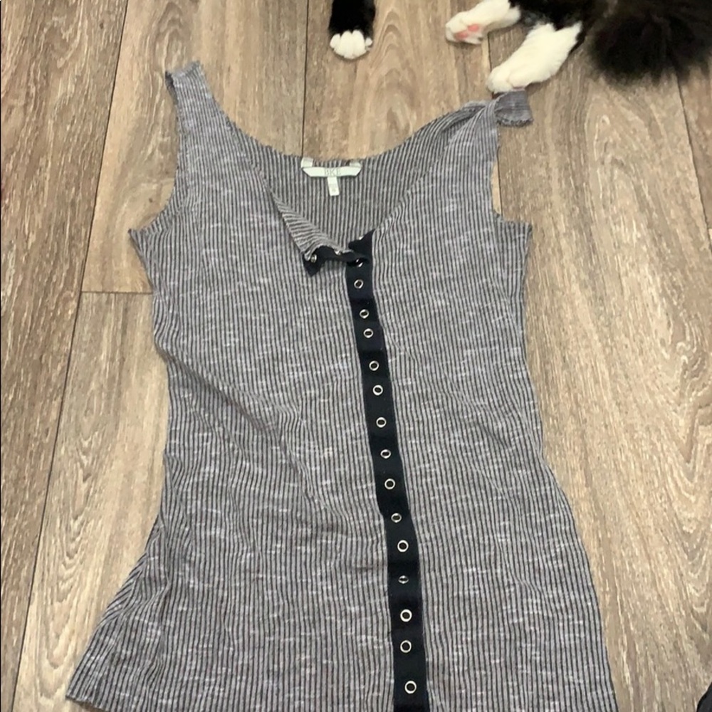 Buttoned tank